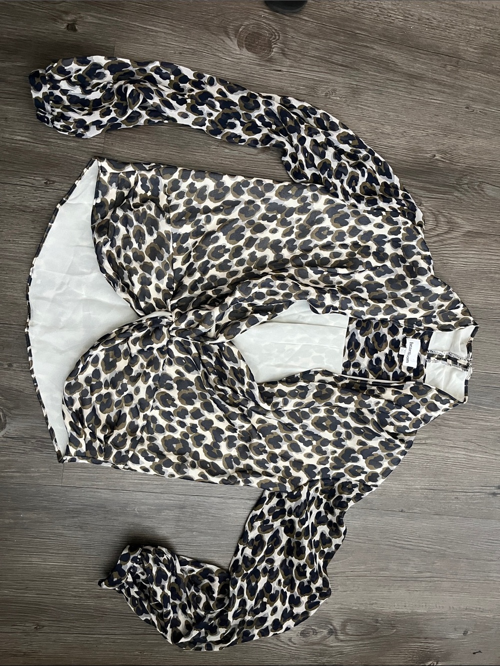 HEARTLOOM Leopard Print Blouse - Picture 2 of 6